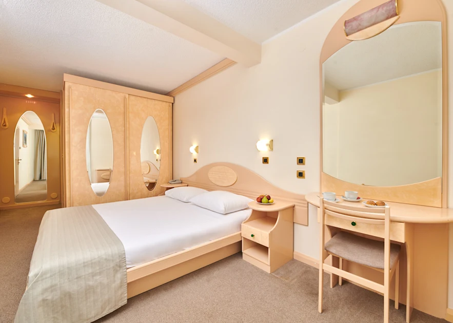 hotel-istra-plava-laguna-accommodation-units-classic-room-with-balcony-sea-side-3