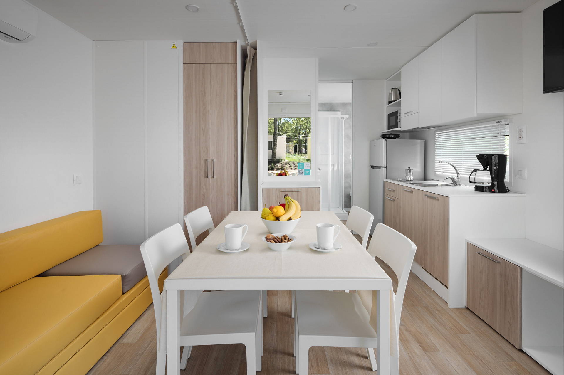 IC Camping Ulika Mobile Homes Premium Mobile Home Pool View2