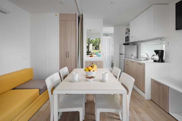 IC Camping Ulika Mobile Homes Premium Mobile Home Pool View2