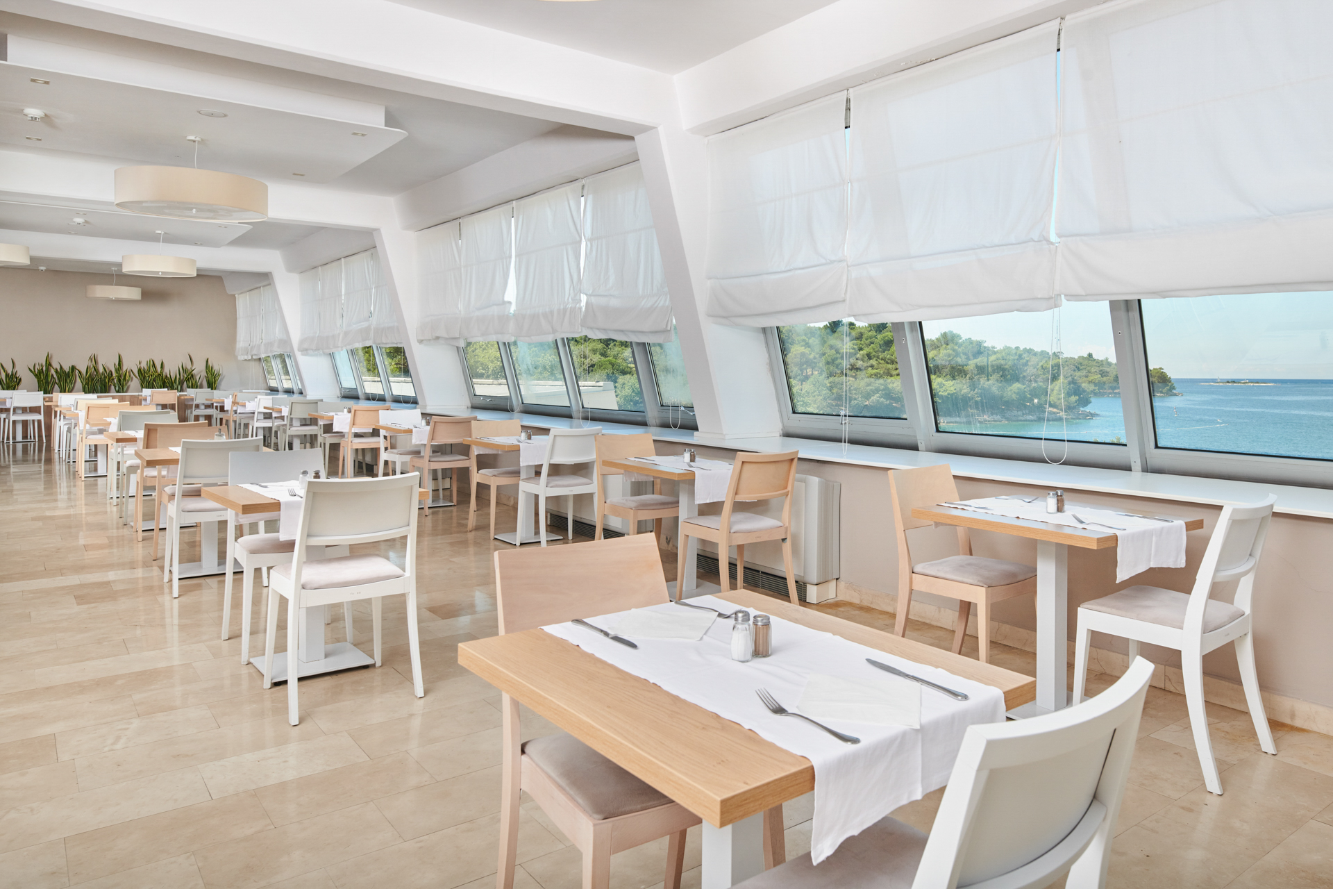 hotel plavi restaurants & bars