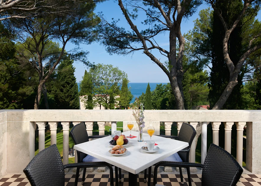 apartments-bellevue-plava-laguna-villa antonija-studio-for-2 persons-with-terrace-park-side