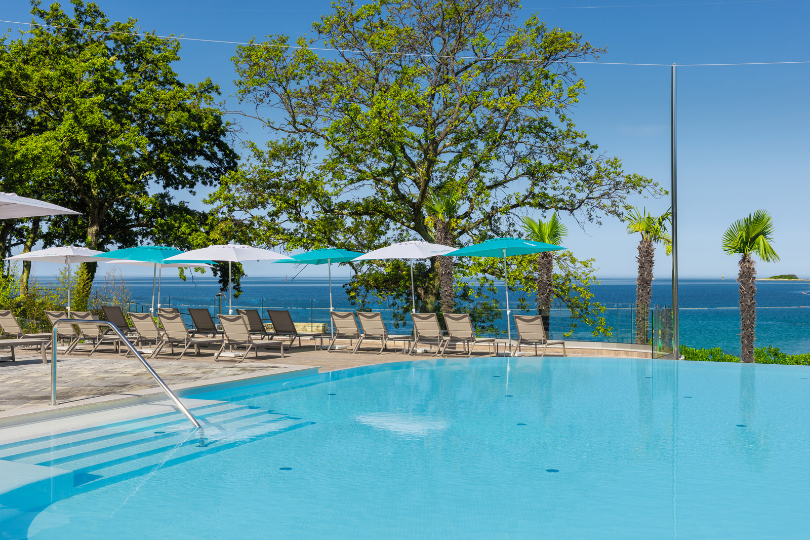 0041 137636 Istra Camping Camping Bijela Uvala 2025 outdoor swimming pool near Vista Mare (5)