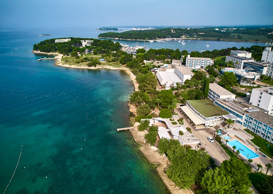 hotel-zorna-zelena-resort-beach
