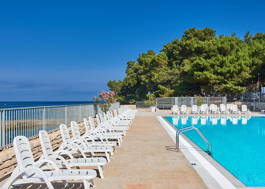 apartments-savudrija-plava-laguna-outdor-pool-1