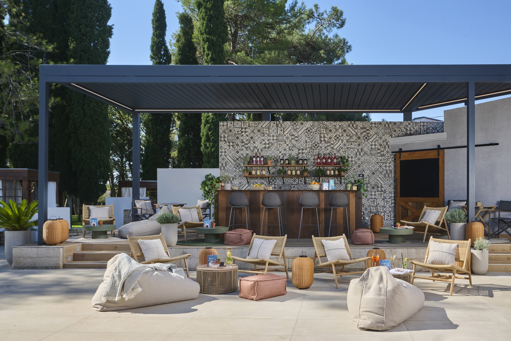 142812 Hotel Pelegrin Plava Laguna 2026 pool bar (19) 1656x1104