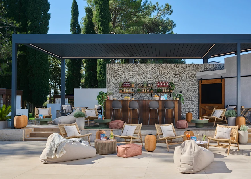 142812 Hotel Pelegrin Plava Laguna 2026 pool bar (19) 1656x1104
