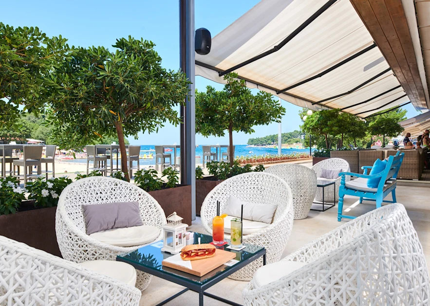 Zelena Resort - Restaurants & Bars - Plava Laguna Lounge