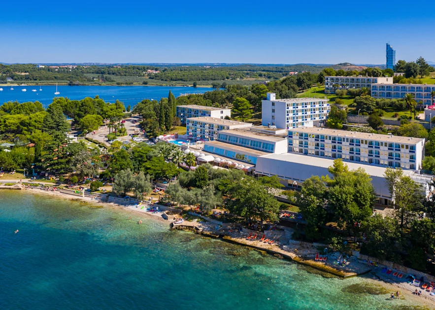 hotel-plavi-plava-laguna-zelena-resort-panorama-plaža