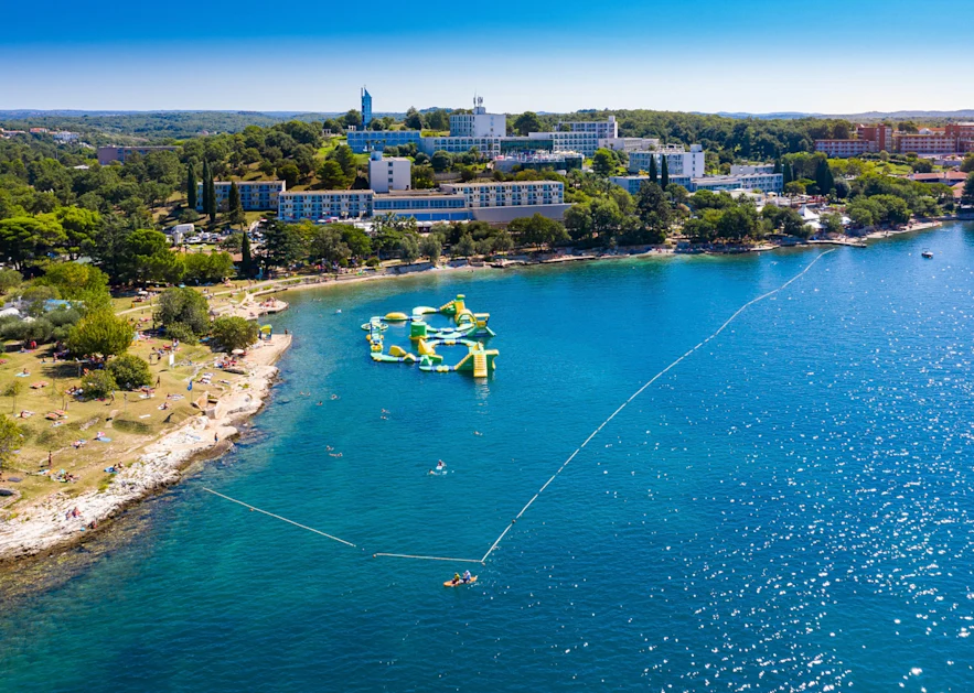 hotel-plavi-plava-laguna-zelena-resort-panorama-plaža-1