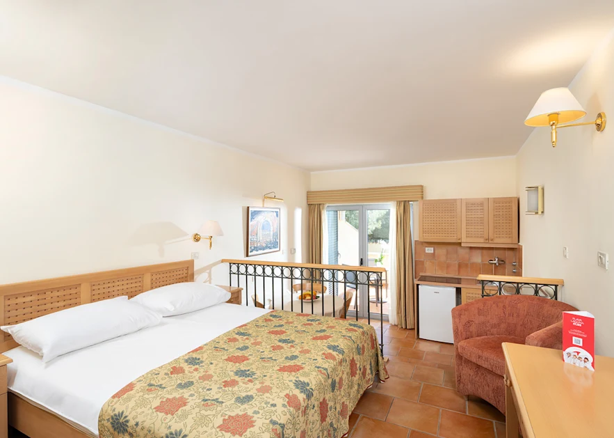 0022 Apartments Bellevue 2026 Studio for 2 persons with terrace park side S2TP (1)