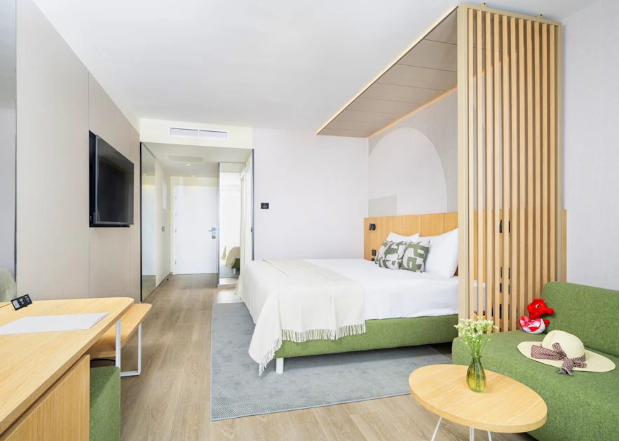 Hotel Garden Istra Classic sroom with balcony sea side connected room (8)