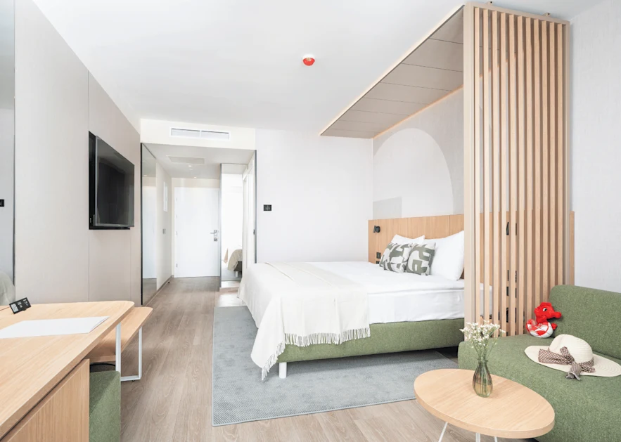Hotel Garden Istra Classic sroom with balcony sea side connected room (8)