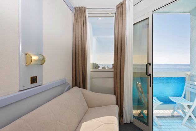 PL Hotel Plavi Classic room with balcony sea view - extra bed5