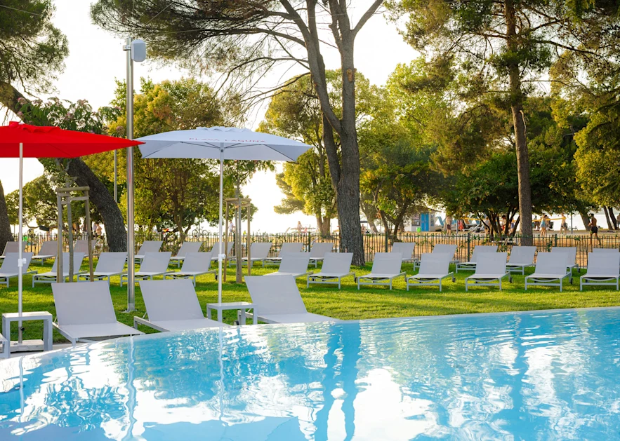 hotel-sipar-plava-laguna-lifestyle-punta-pool-3