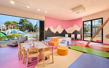 garden-suites-umag-punta-pool-animation-centre