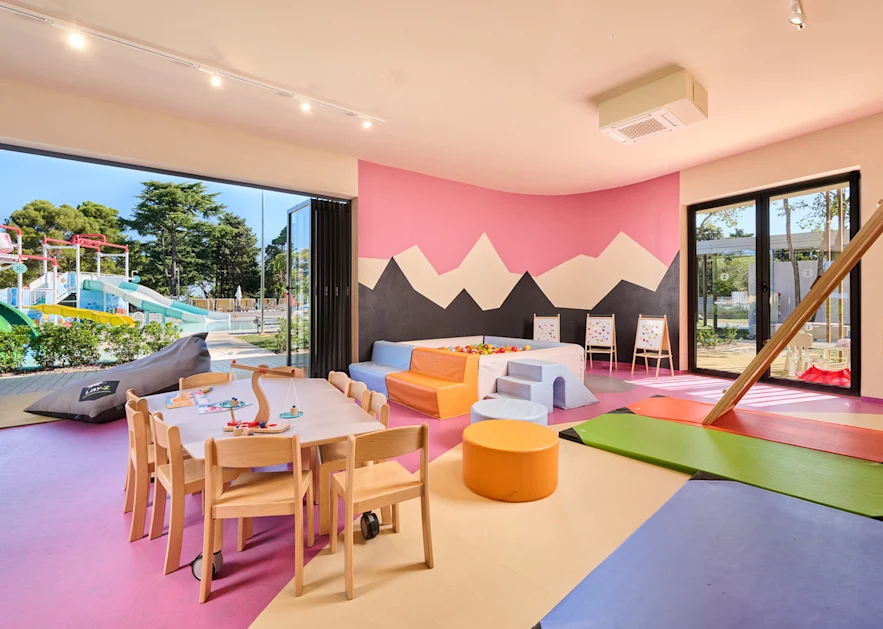 garden-suites-umag-punta-pool-animation-centre