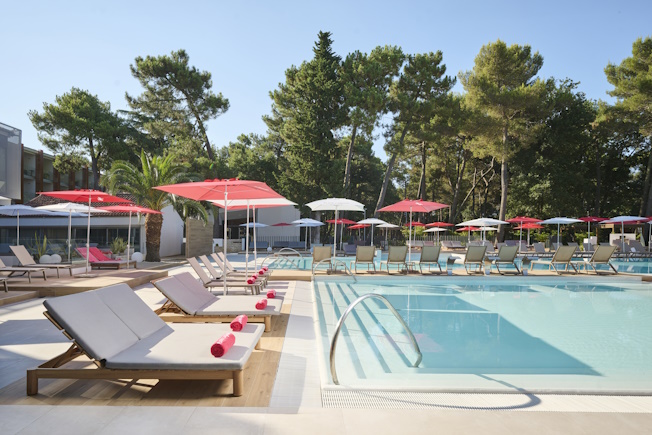 Plava Laguna Hotel Pelegrin 2025 outdoor pool (38) 652x435