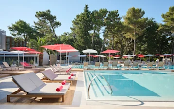 Plava Laguna Hotel Pelegrin 2025 outdoor pool (38) 652x435