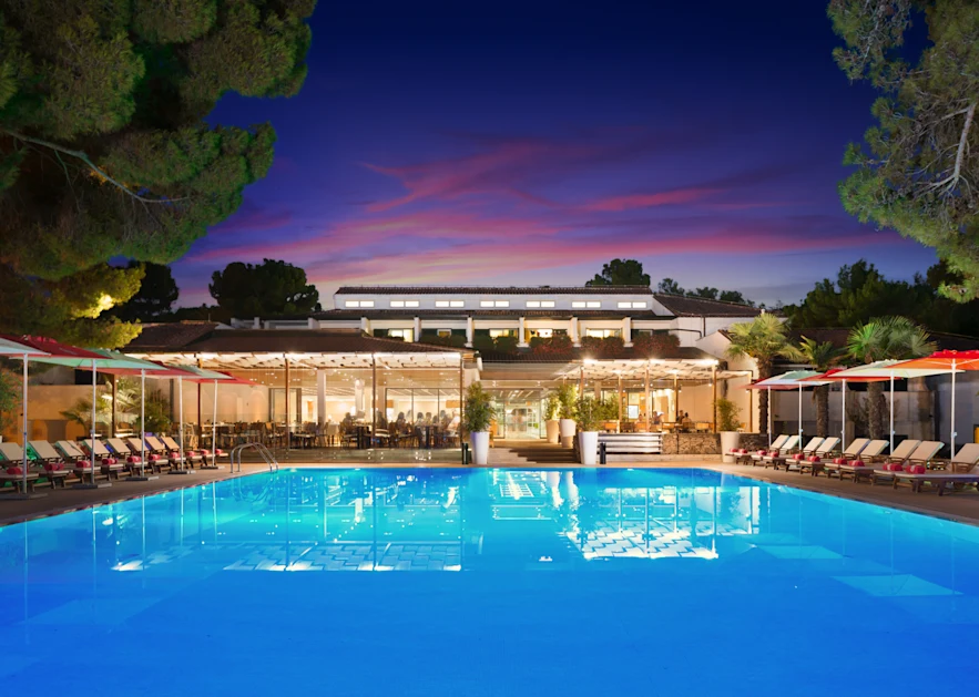 villa-galijot-plava-laguna-outdoor-swimming-pool-1