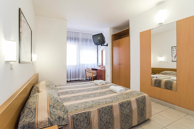 Rooms Savudrija double room with balcony sea side 2
