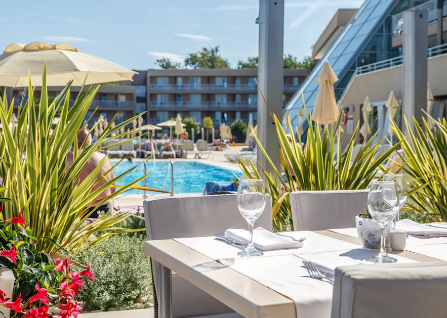 hotel-molindrio-plava-laguna-restaurants-bars
