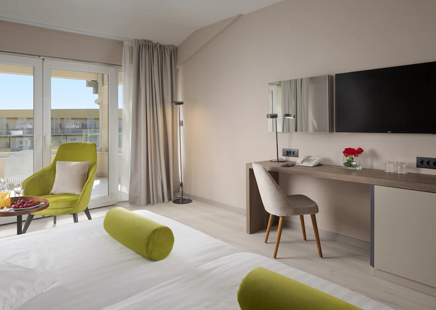 residence-garden-istra-premium-room-with-balcony-park-side-p3bxcd