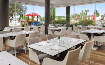 0001 PL Hotel Park 2025 restaurant (8)