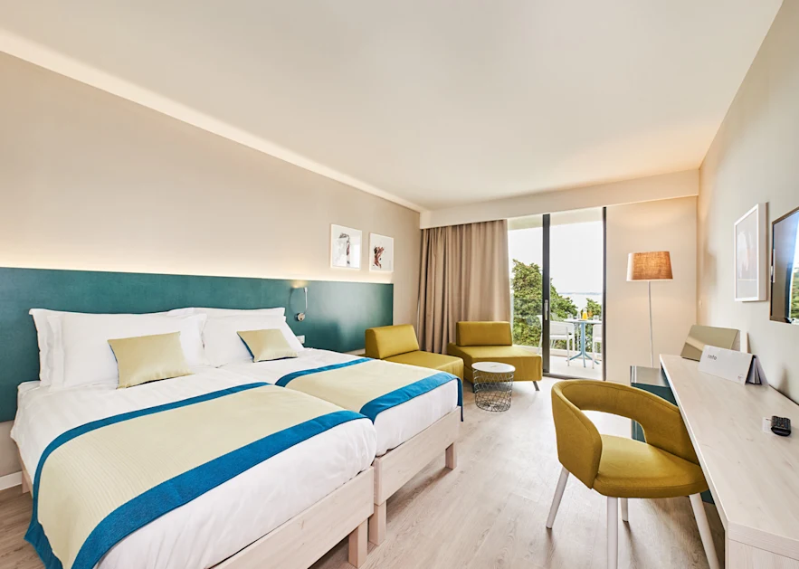 hotel-sipar-plava-laguna-premium-family-room-balcony-sea-view