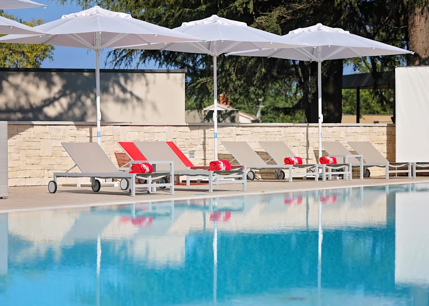 villas-park-plava-laguna-villas-park-pool