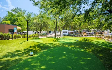 Camping Bijela Uvala Istra Camping Play Eat Chill zone 2025 Jump&Golf Mini Golf (3) (1)