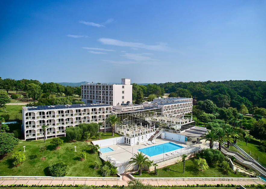 hotel-istra-plava-laguna-entrance-landscape