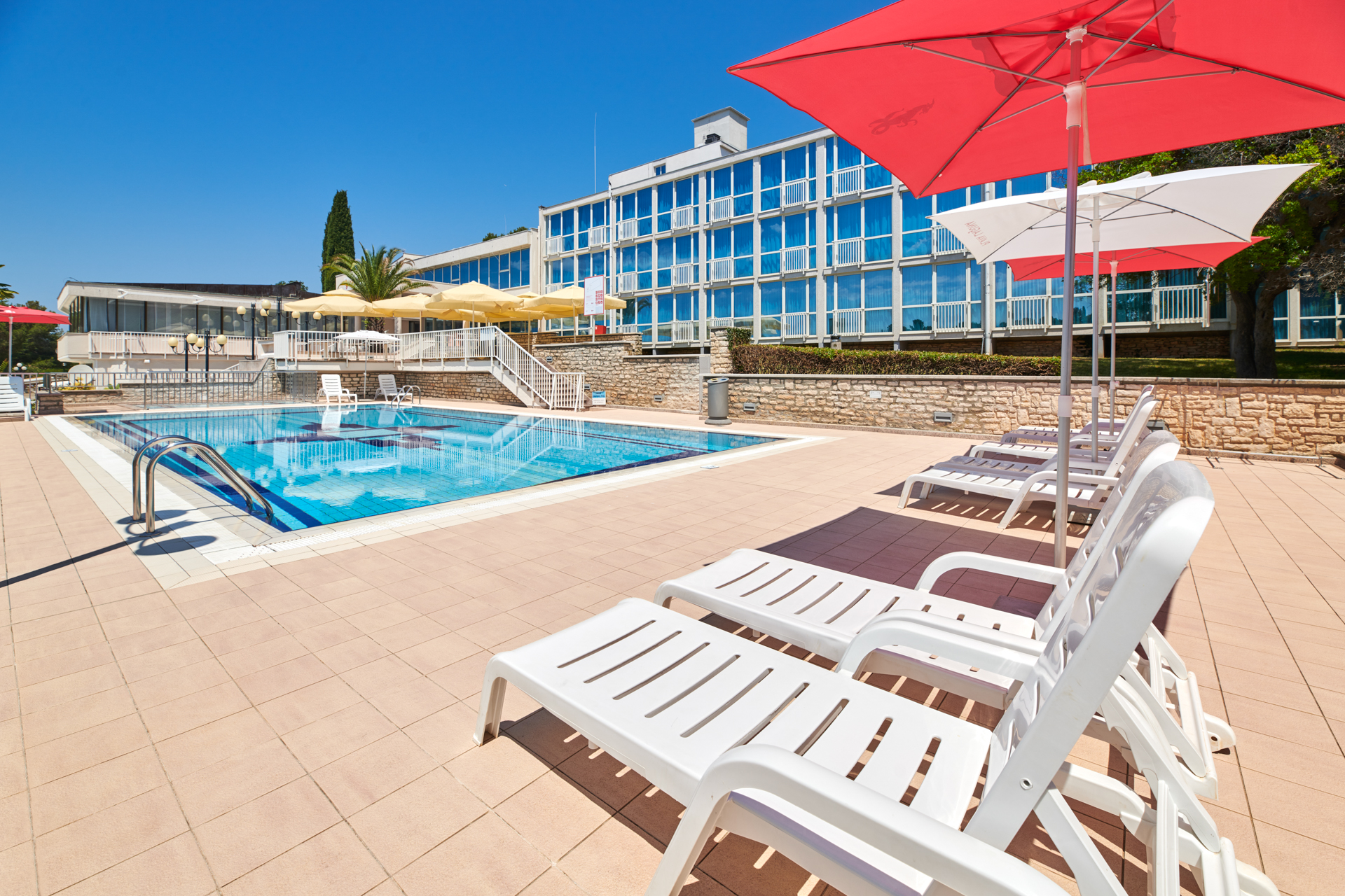hotel-zorna-swimming-pool-1