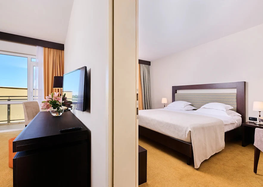 hotel-garden-istra-plava-laguna-accommodation units-suite-with-balcony-1