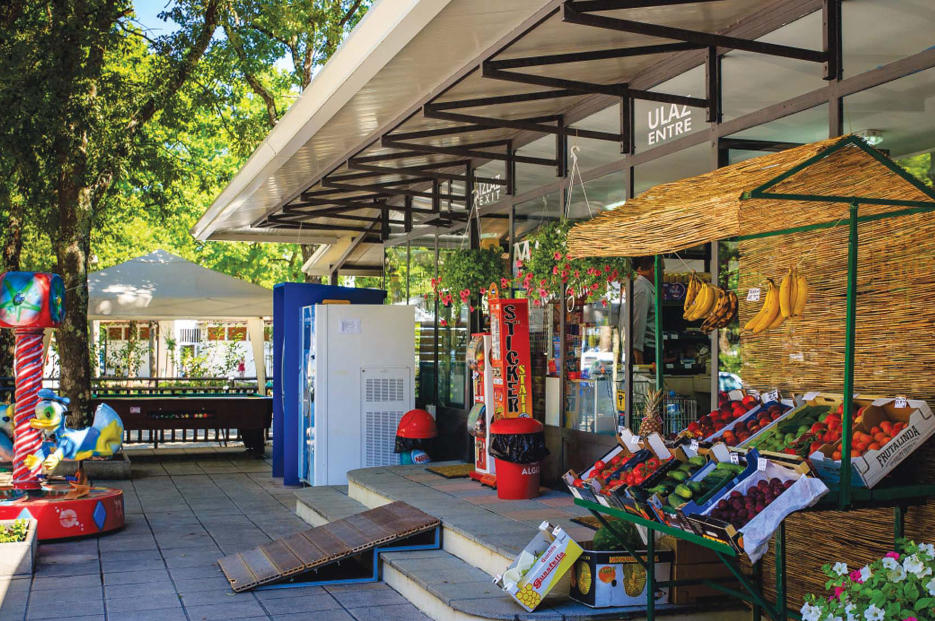 Camping Puntica market