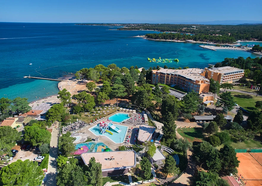 Punta pool 2022 panorama (9)