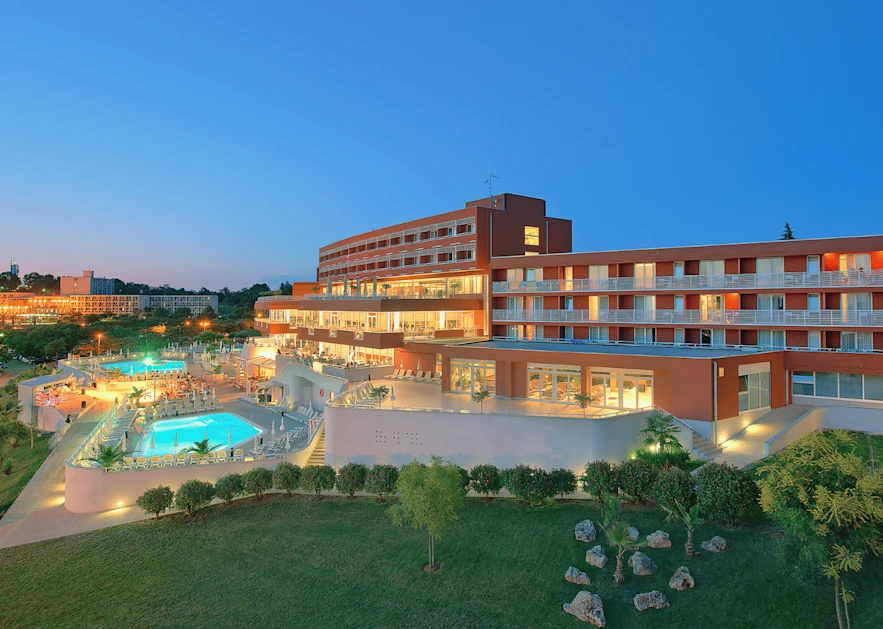 hotel albatros - night panorama