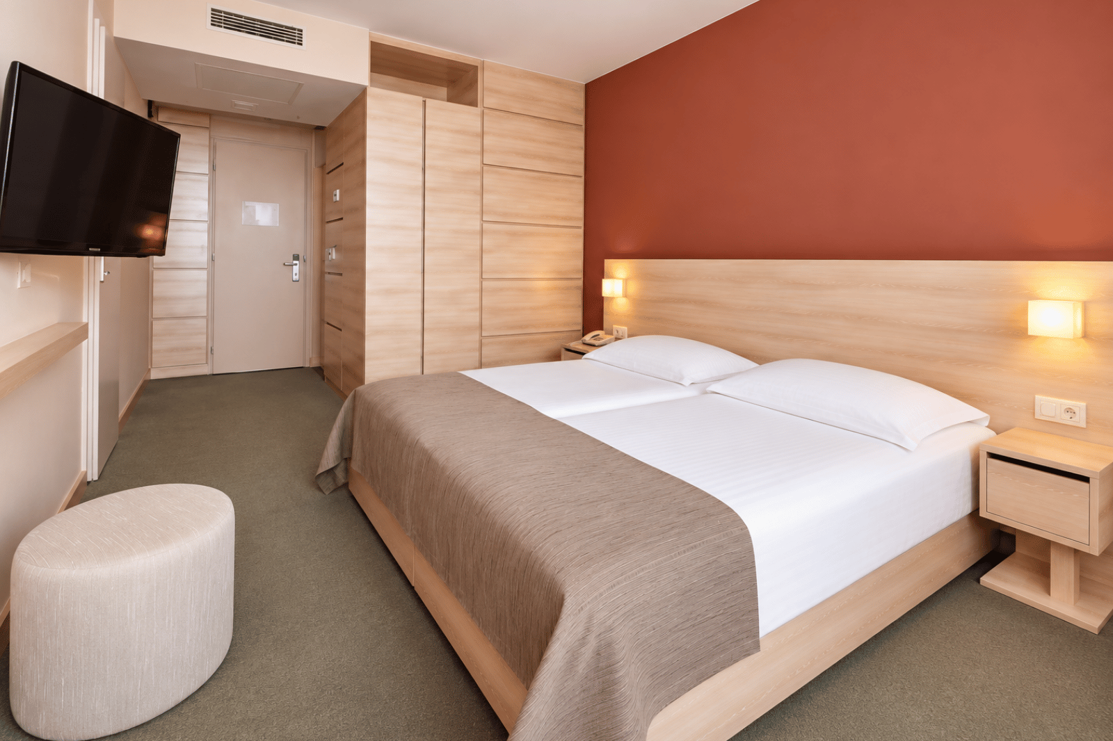 Hotel Materada Classic room with french bed and balcony park side-2
