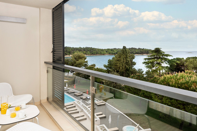 Parentium - Premium room with balcony Seaview (4)