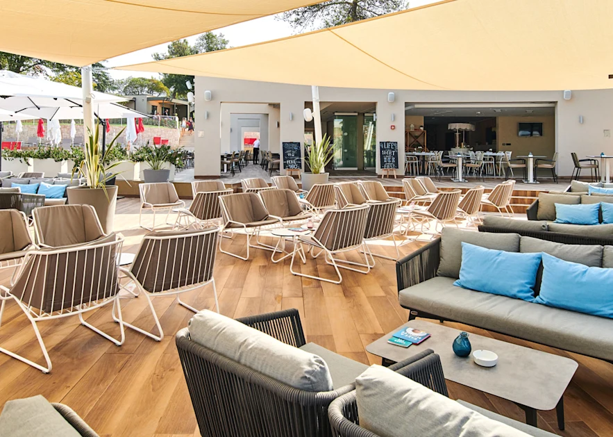 hotel-park-plava-laguna-pool-lounge