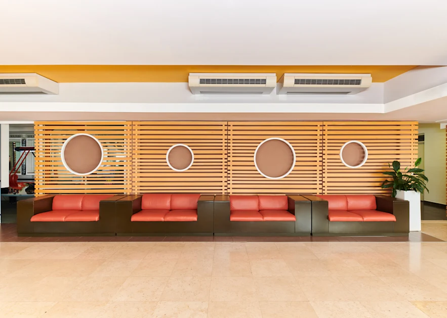 hotel-delfin-plava-laguna-reception-1