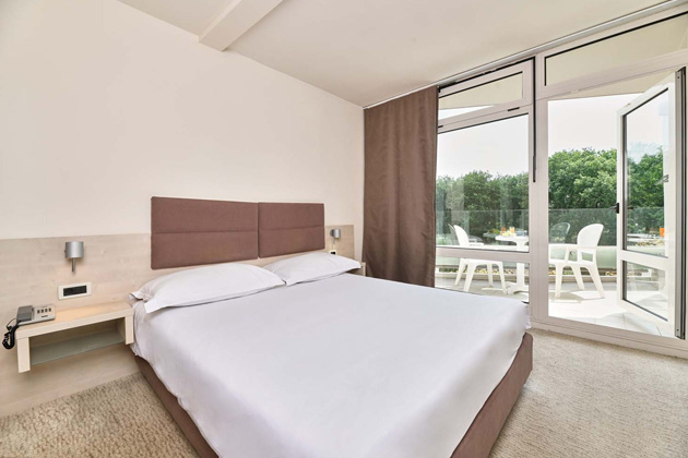 Classic soba z balkonom