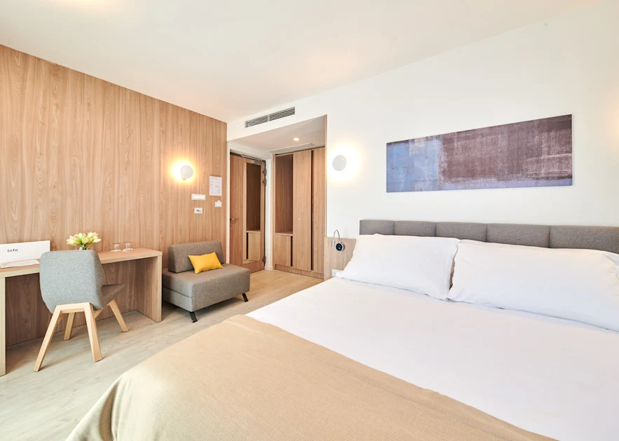 garden-suites-umag-classic-room-with-balcony-1