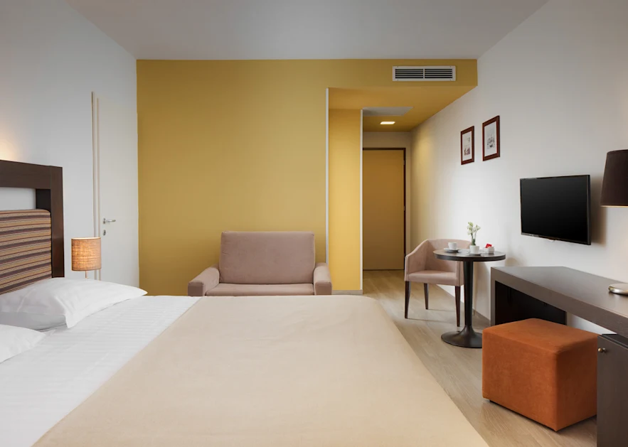 hotel-garden-istra-plava-laguna-accommodation units-premium-room-with-balcony-sea-side-connected-1