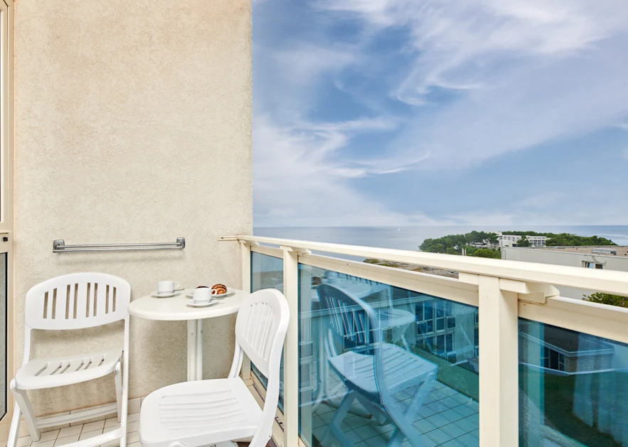 hotel-gran-vista-plava-laguna-suite-with-balcony-sea-side