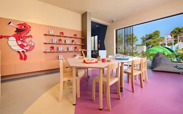 hotel-sipar-plava-laguna-punta-pool-animation-centre-3