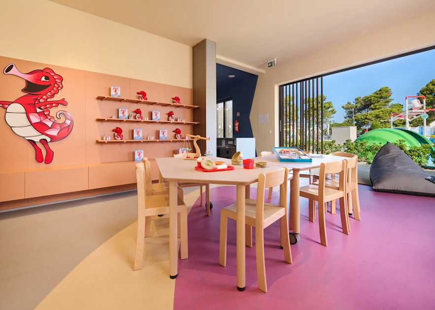 hotel-sipar-plava-laguna-punta-pool-animation-centre-3