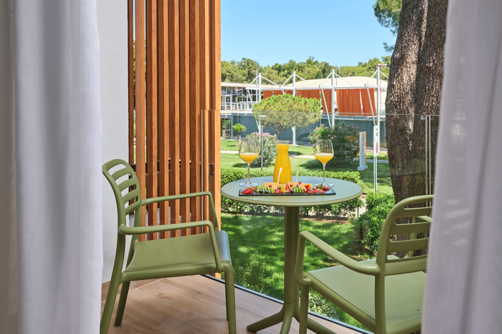 Hotel Pelegrin - park side