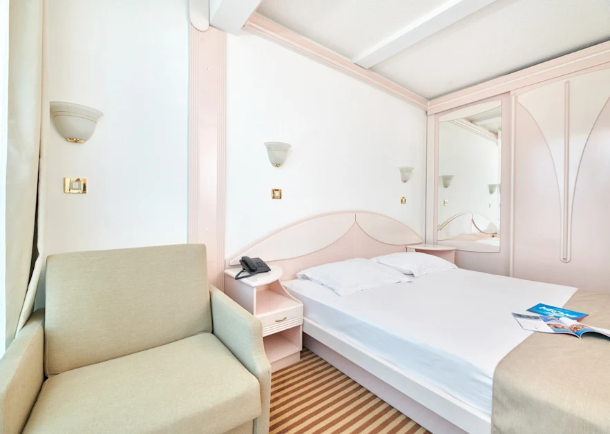 hotel-zorna-plava-laguna-economy-room-e2-1