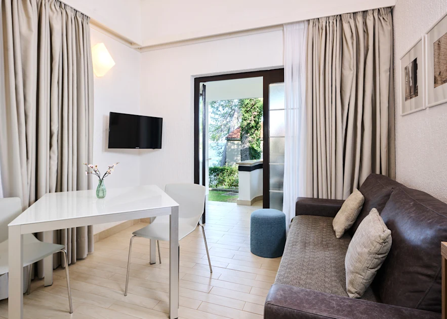 apartments-galijot-plava-laguna-classic-apartment-for-2+1-person-3