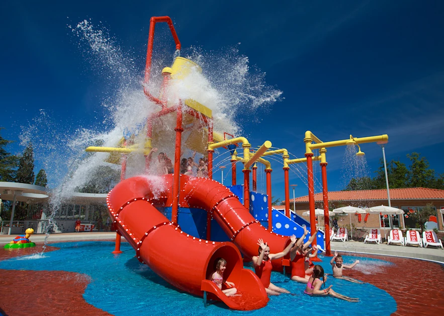 hotel-garden-istra-plava-laguna-outdoor-pool-aqua-park-2